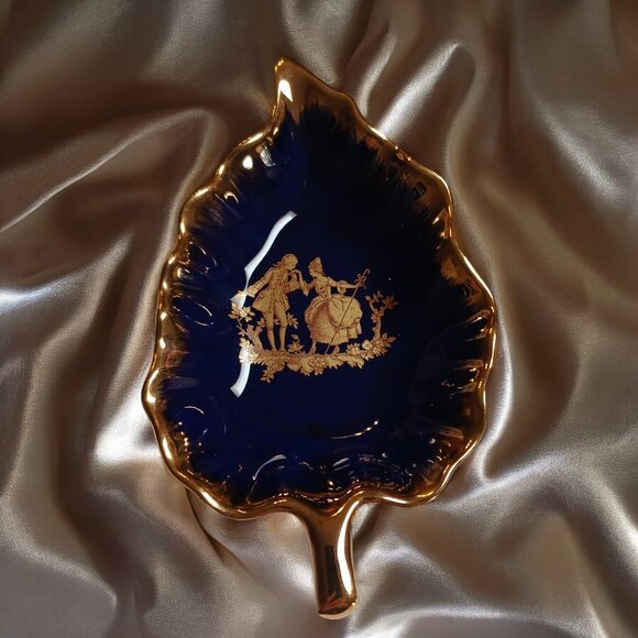 Vintage Limoges Porcelain Made in France Two Piece Trinket Vanity Set - Picture 4 of 15